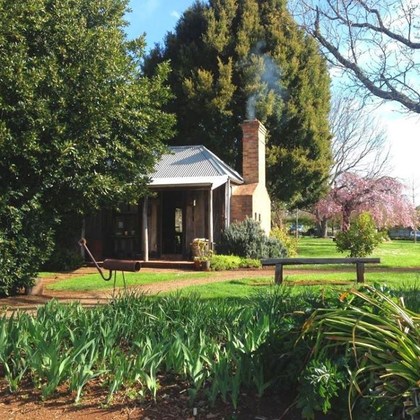 BUS TRIP TO MONT de LANCEY HOMESTEAD.