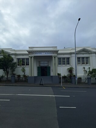 Auckland Local Gathering: Galbraith's Alehouse