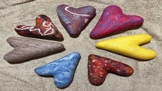 Beginner Workshop - Making comforting felted hearts  with Alice