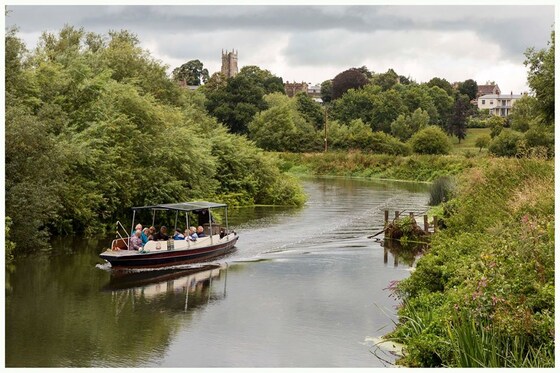Abandoned boat - cycle to Langport!