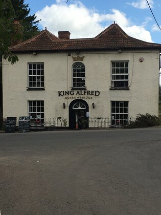 2 Stop to The King Alfred.